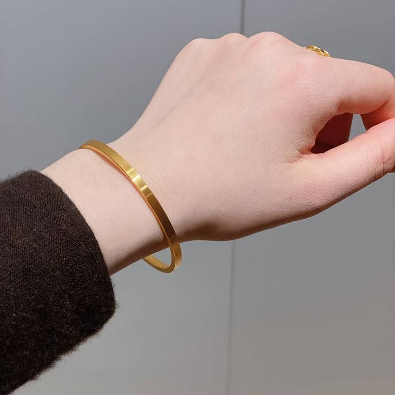 18ct gold bangle bracelet for women