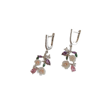 Load image into Gallery viewer, Floral Bloom Earrings
