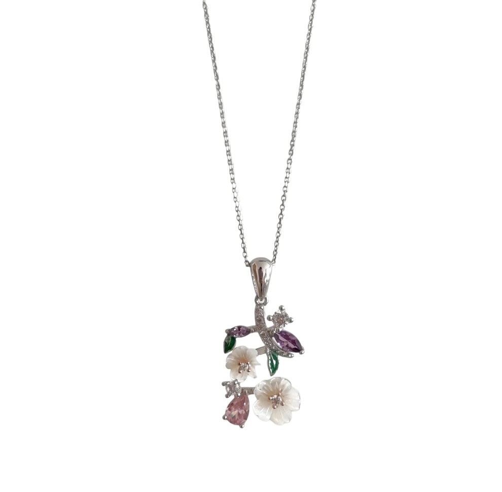 Floral pendant necklace