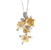 Load image into Gallery viewer, Flower necklace
